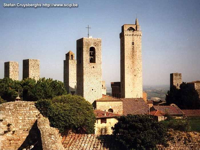 San Gimignano San Gimignano is een middeleeuwse stad in Toscanië waar nog steeds een groot aantal verstevigde torens staan. Stefan Cruysberghs